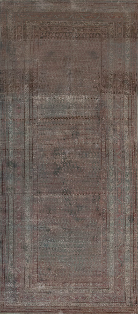 Runner rug in brown in an antique style.