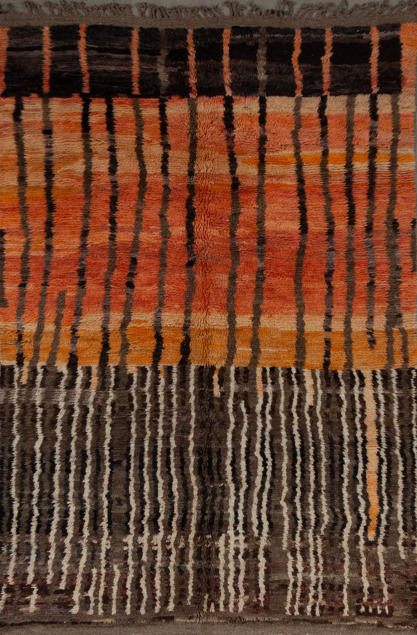 This carpet comes from our Moroccan collection with vertical sticks as a pattern. 