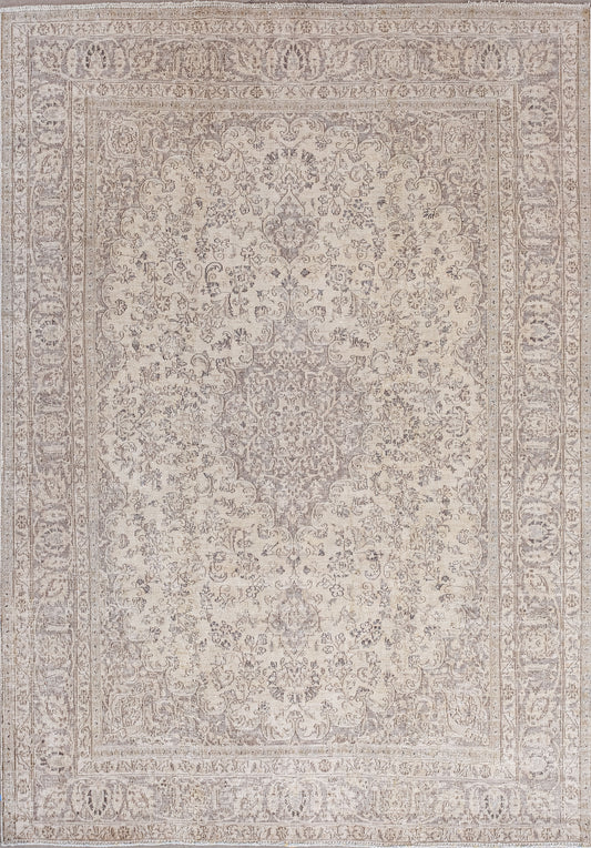 Ageless rug was woven with the self-love power. This carpet belongs to the distressed collection which has mainly beige, yellow and brown as its color combination.