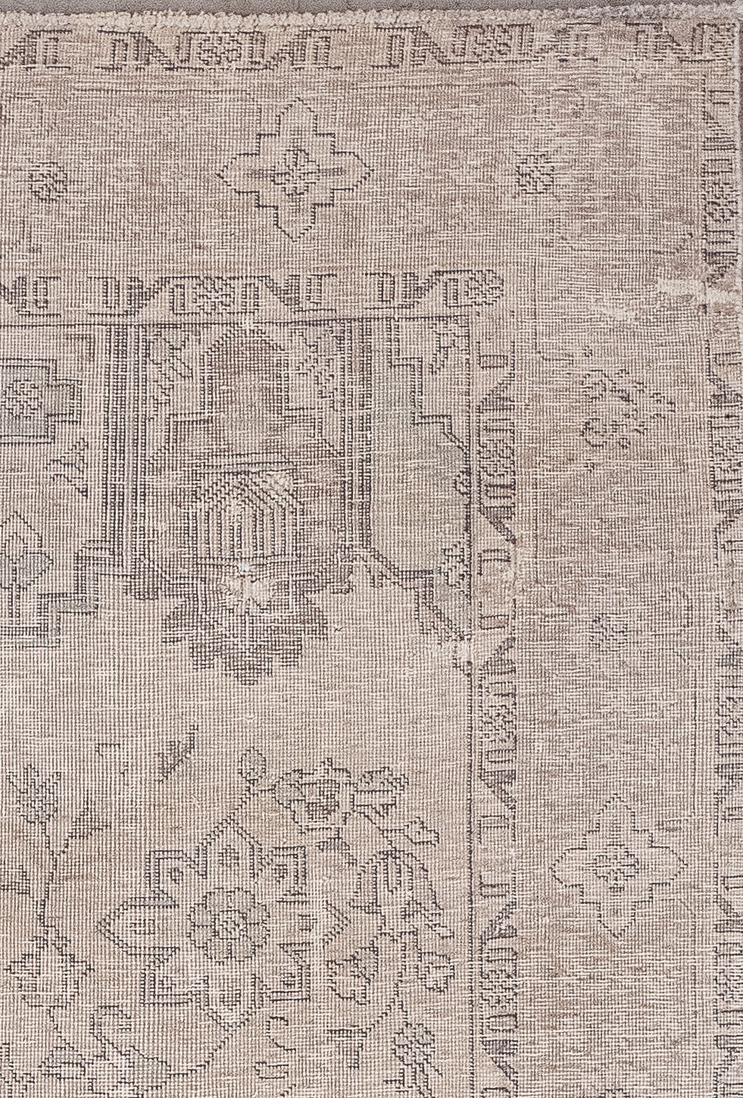 The entire margin comes with two thin patterned borders that support a thicker one in the middle, and the patterns are geometric shapes, flower heads and clouds.