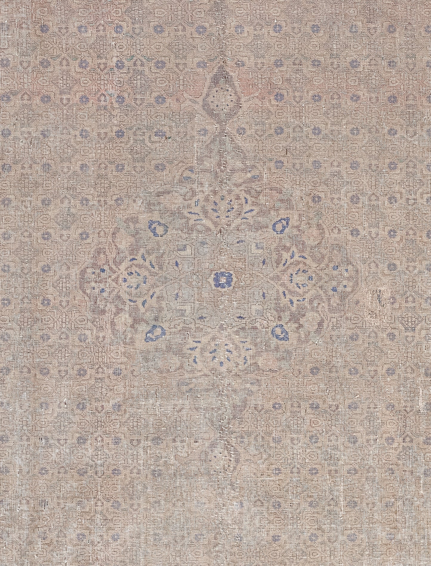 The center of the rug features a fascinating diamond formed by symmetrical organic lines.