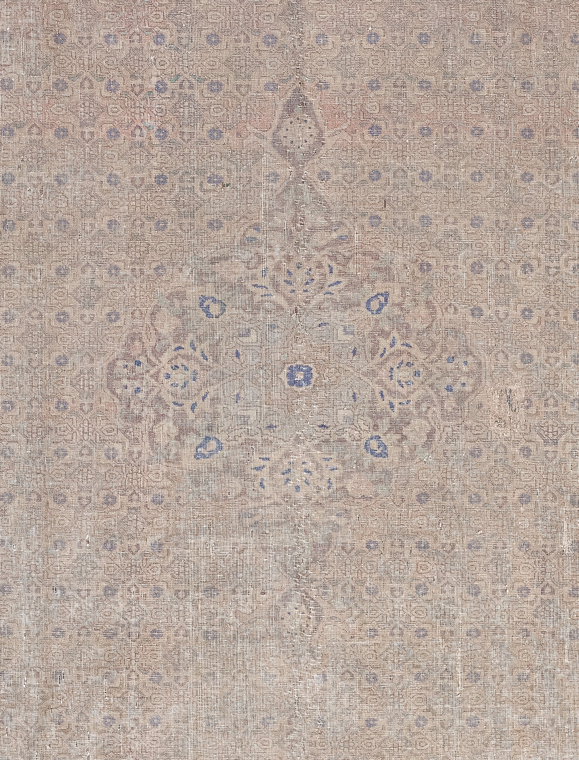The center of the rug features a fascinating diamond formed by symmetrical organic lines.