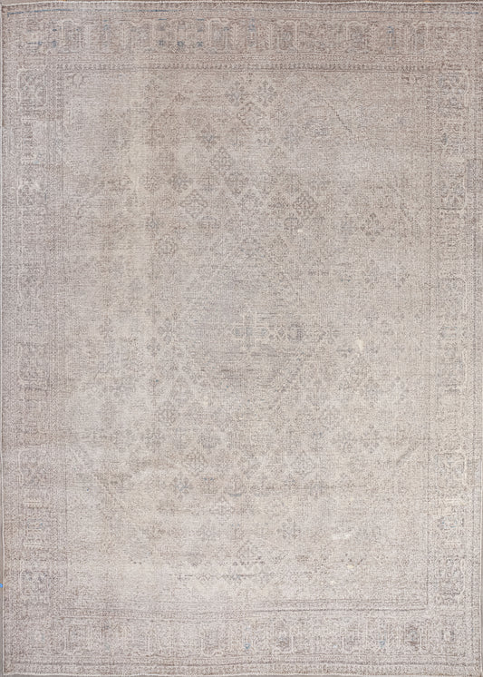 This aged looking rug was woven in vintage style. The color scheme of the threads only shows white and gray.