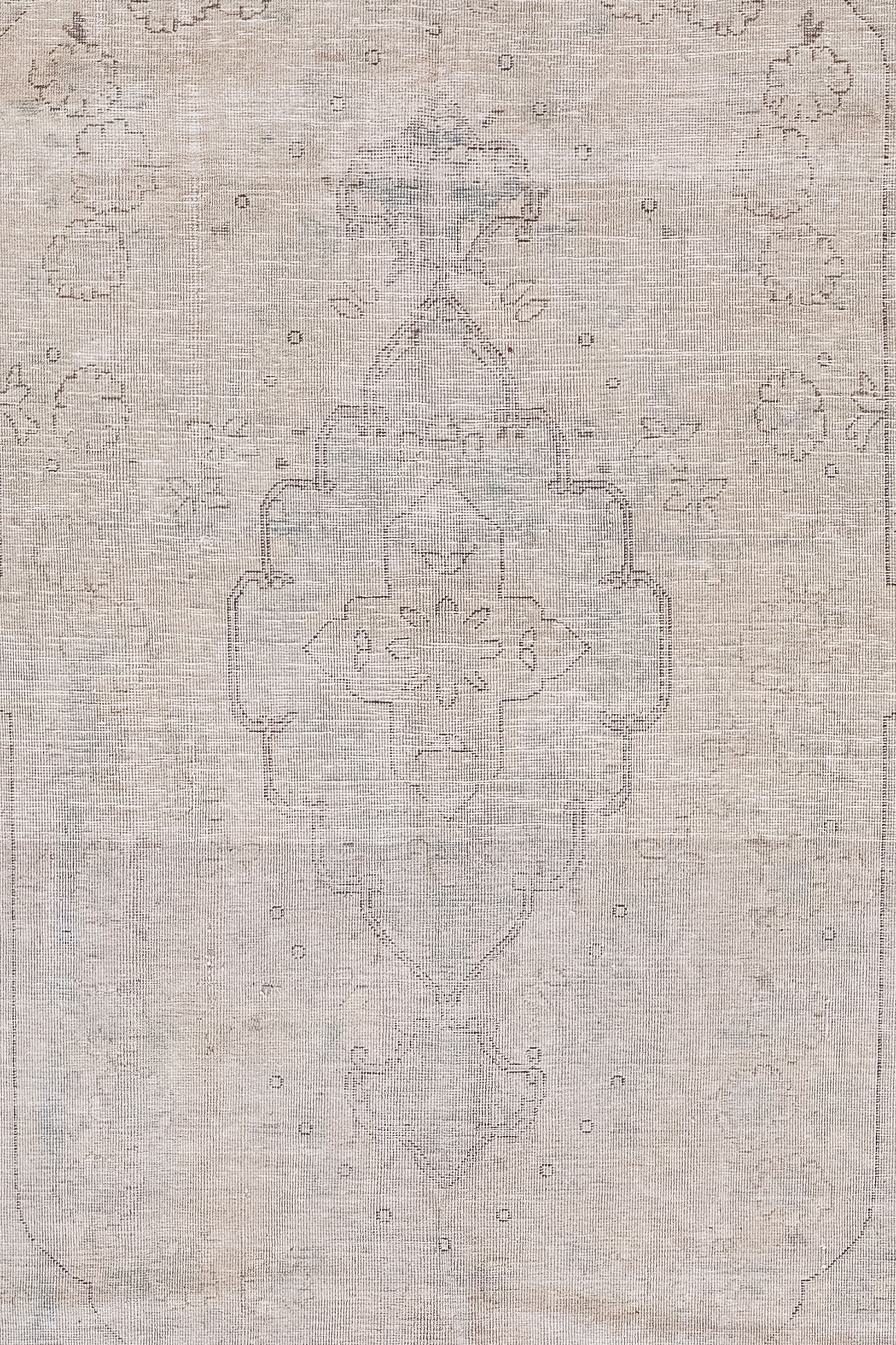 The center of the carpet features a diamond-shaped ornament that holds a cross in the middle. Additionally, this central ornament has two flying fleurs-de-lys at the top and bottom.