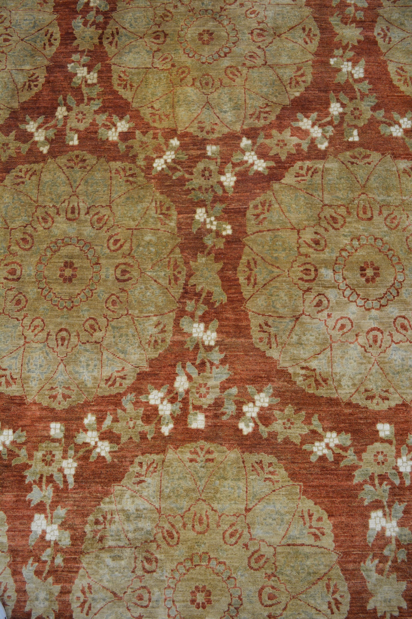 The center's close up renders the same graphic repeatedly over the whole rug.