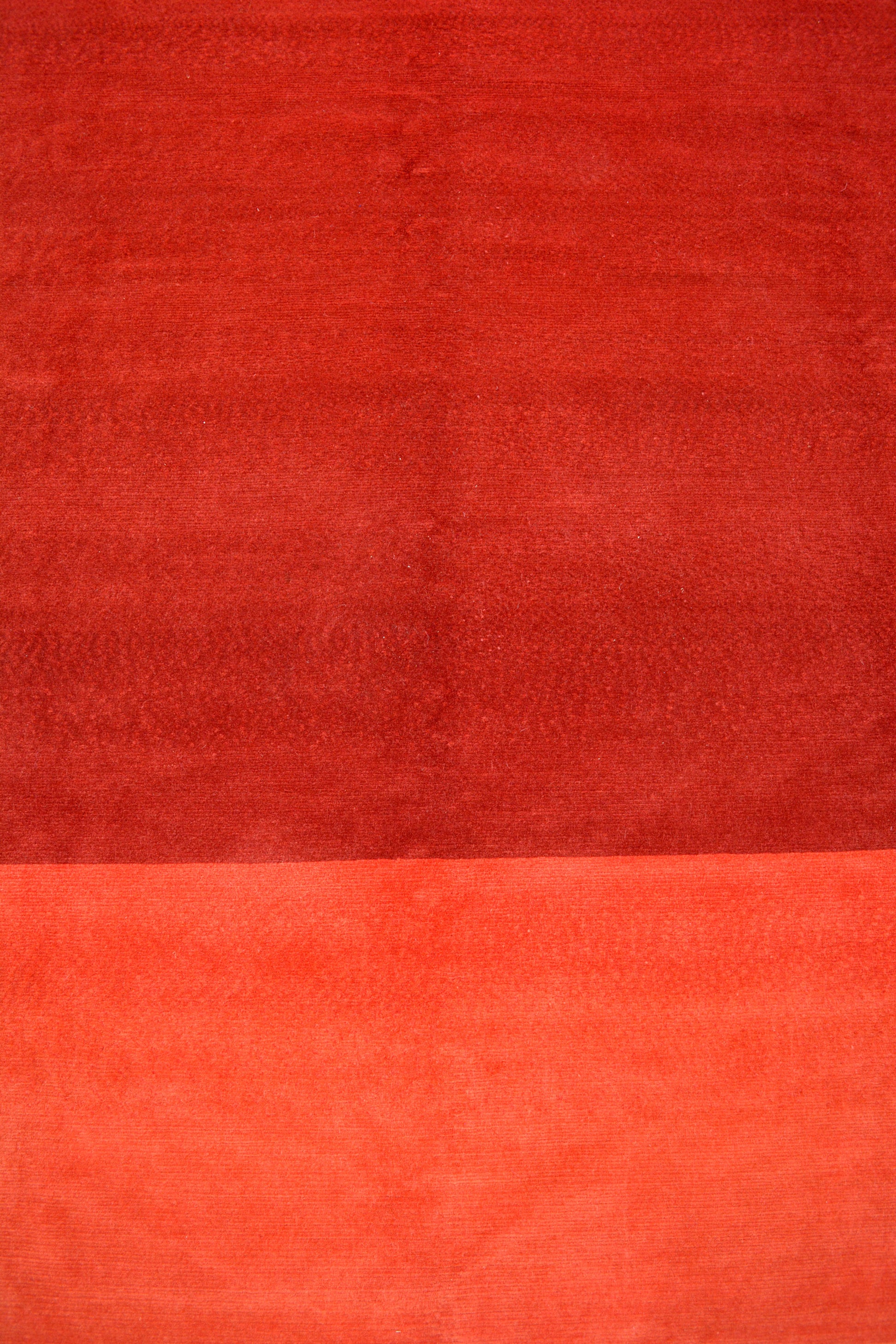 The inner rectangle is another gradient which goes from dark red at the top towards light red in the bottom.