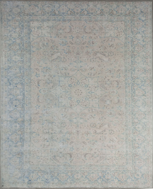 Old style rug knitted with vanilla background and dusty blue pattern. This elegant rug is a guaranteed vintage touch for your room.