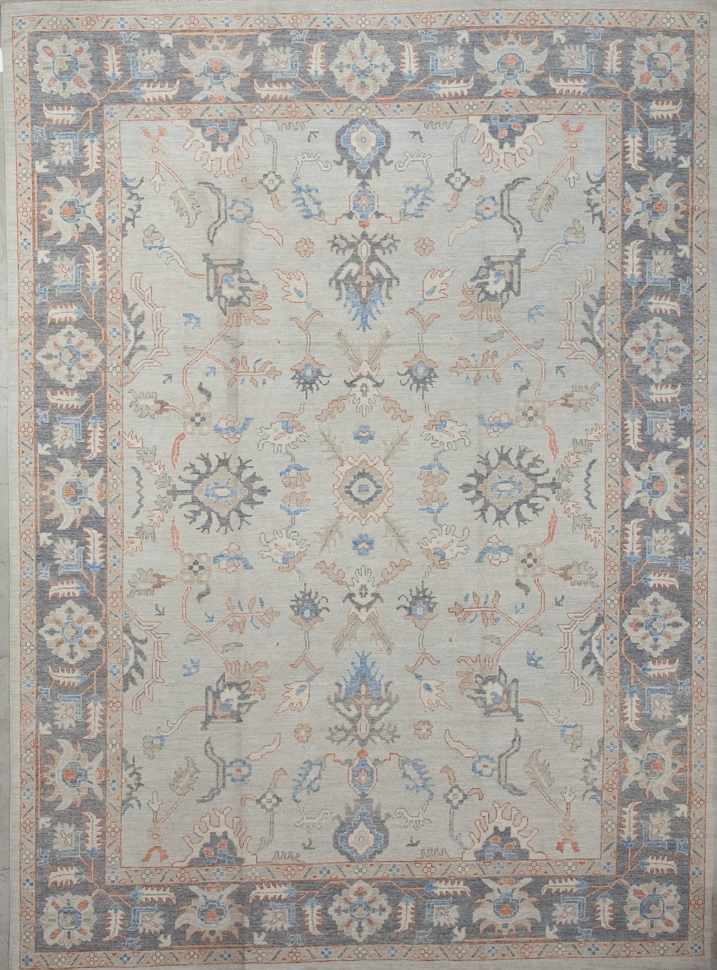 First-rate carpet comes with an elegant color scheme which has variations of gray, orange, and blue. The symmetrical design renders thin branches, autumn leaves, and snowflake shapes. 