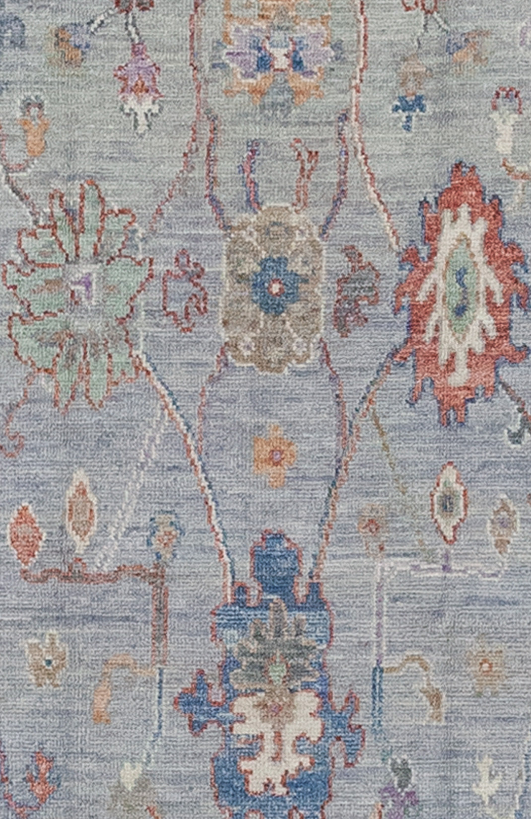 The rug center's close-up renders four big connected flowers with climbing plants. 