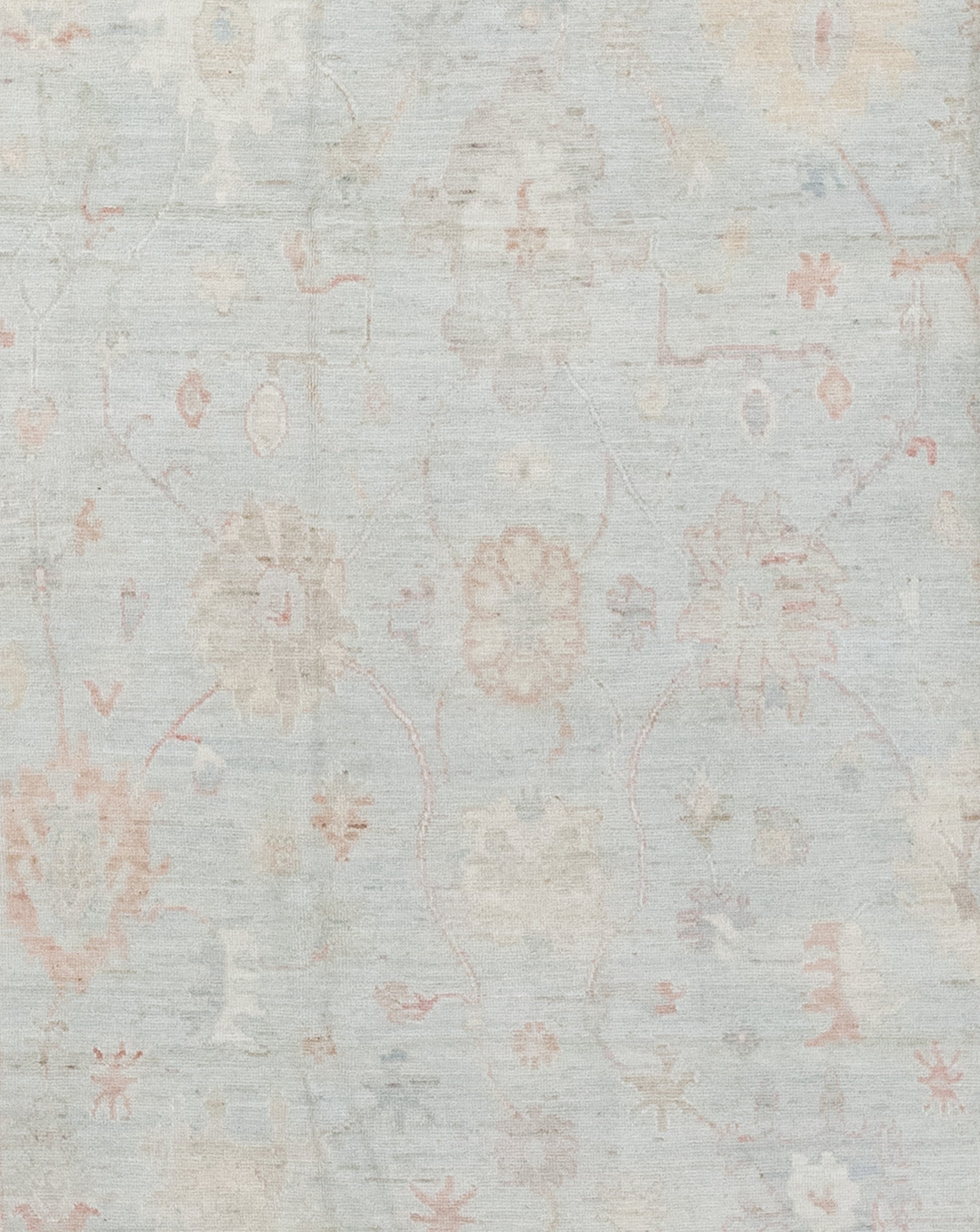 The center of the rug shows the abstraction of the flowers forming a rhombus.