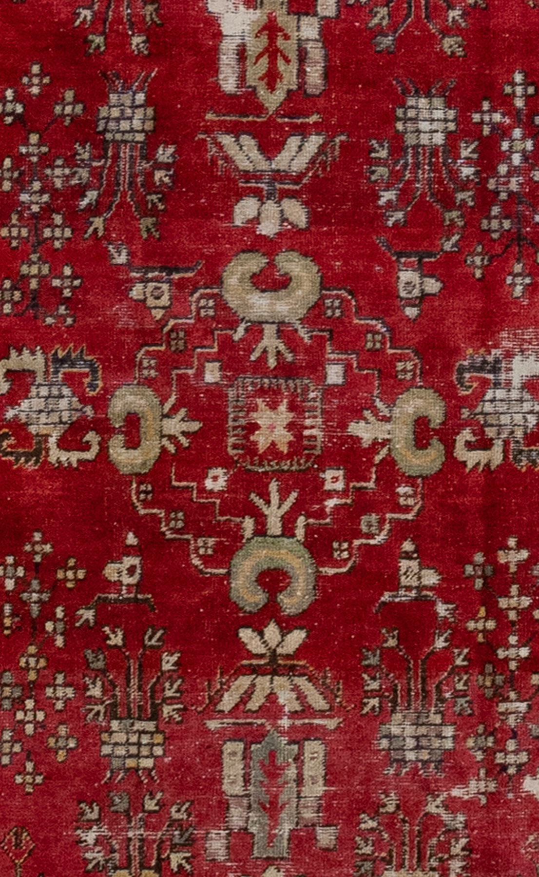The center of the rug is a mandala with four curved croissants shapes arranged at each cardinal point.