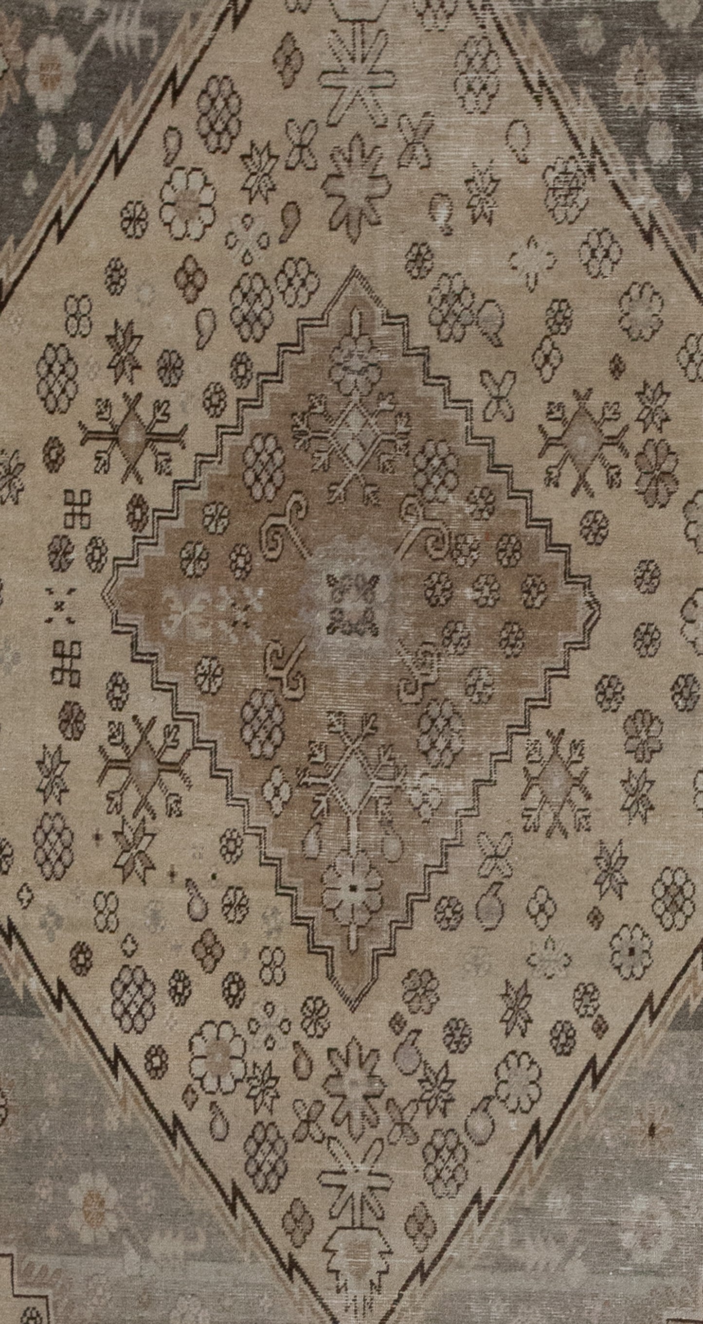 The center of the rug shows a diamond shape full of small flowers and ornaments.