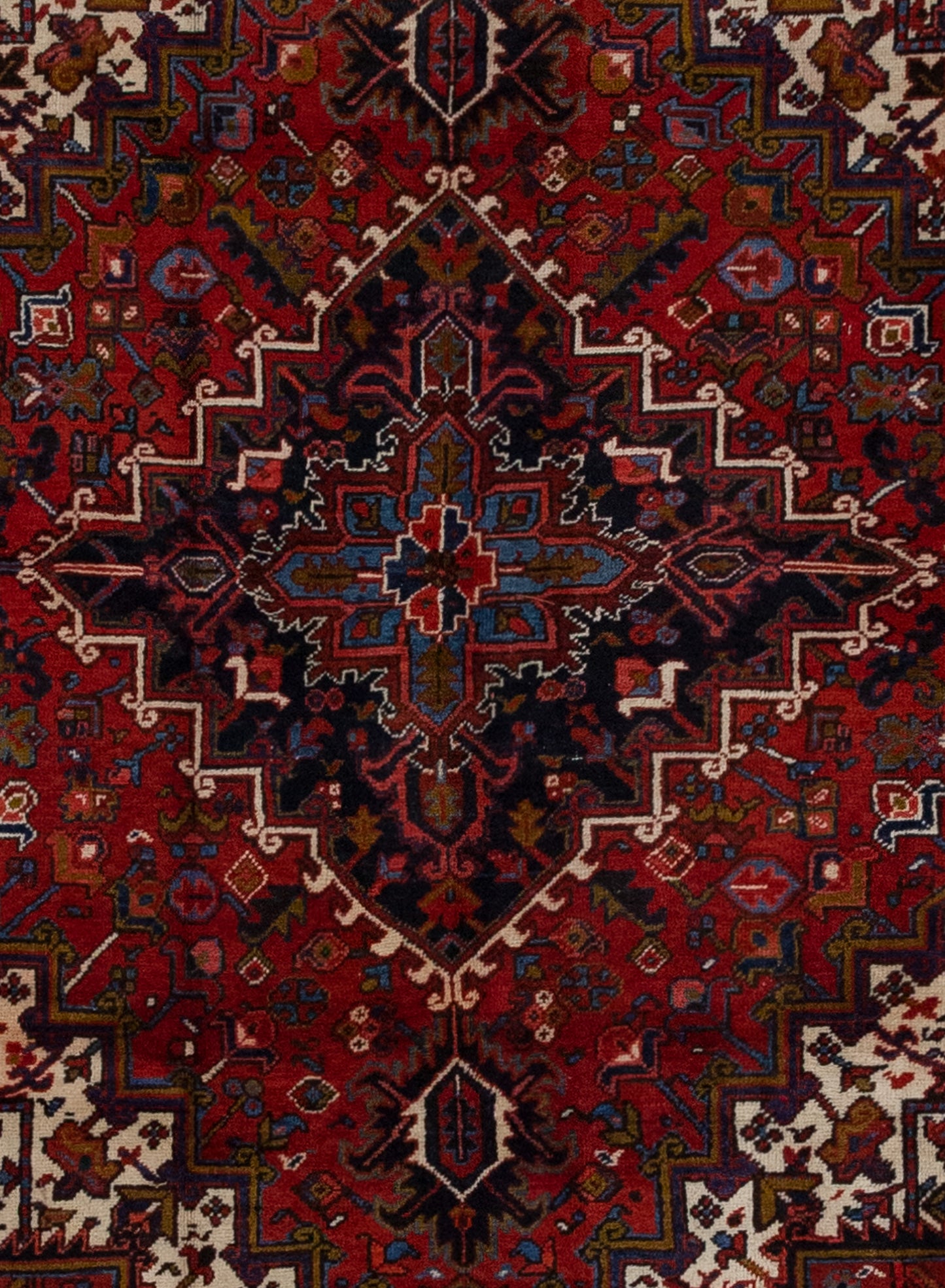 The close-up of the carpet renders geometrical central rhombuses with a lot of detail in different colors.