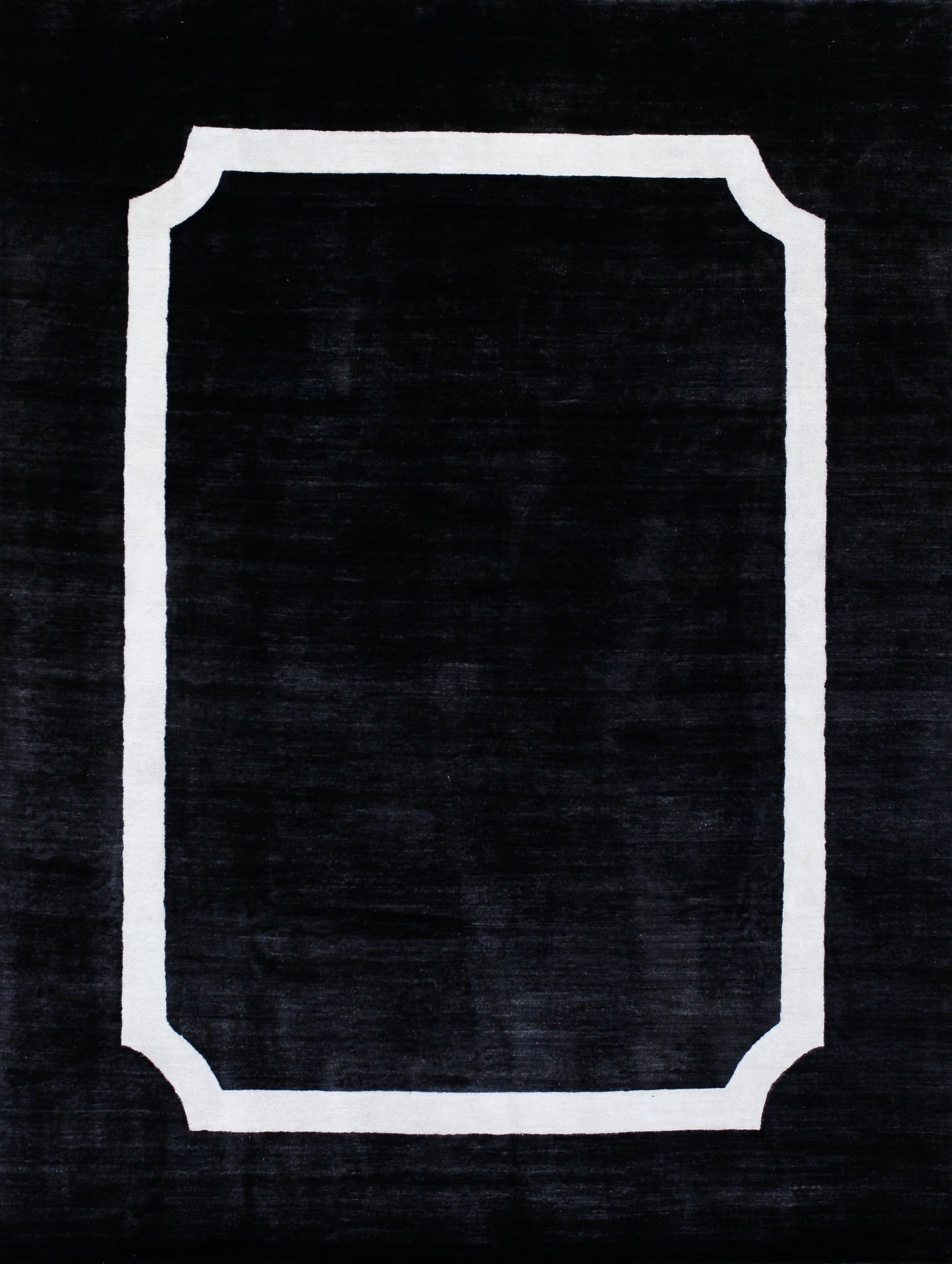 The greatness of this carpet relies on the simplicity of the design. Ryan brings this nice rug's design which is duo-tone; black background and white outline. This modern rug has a white thin frame with inverse rounded corners.