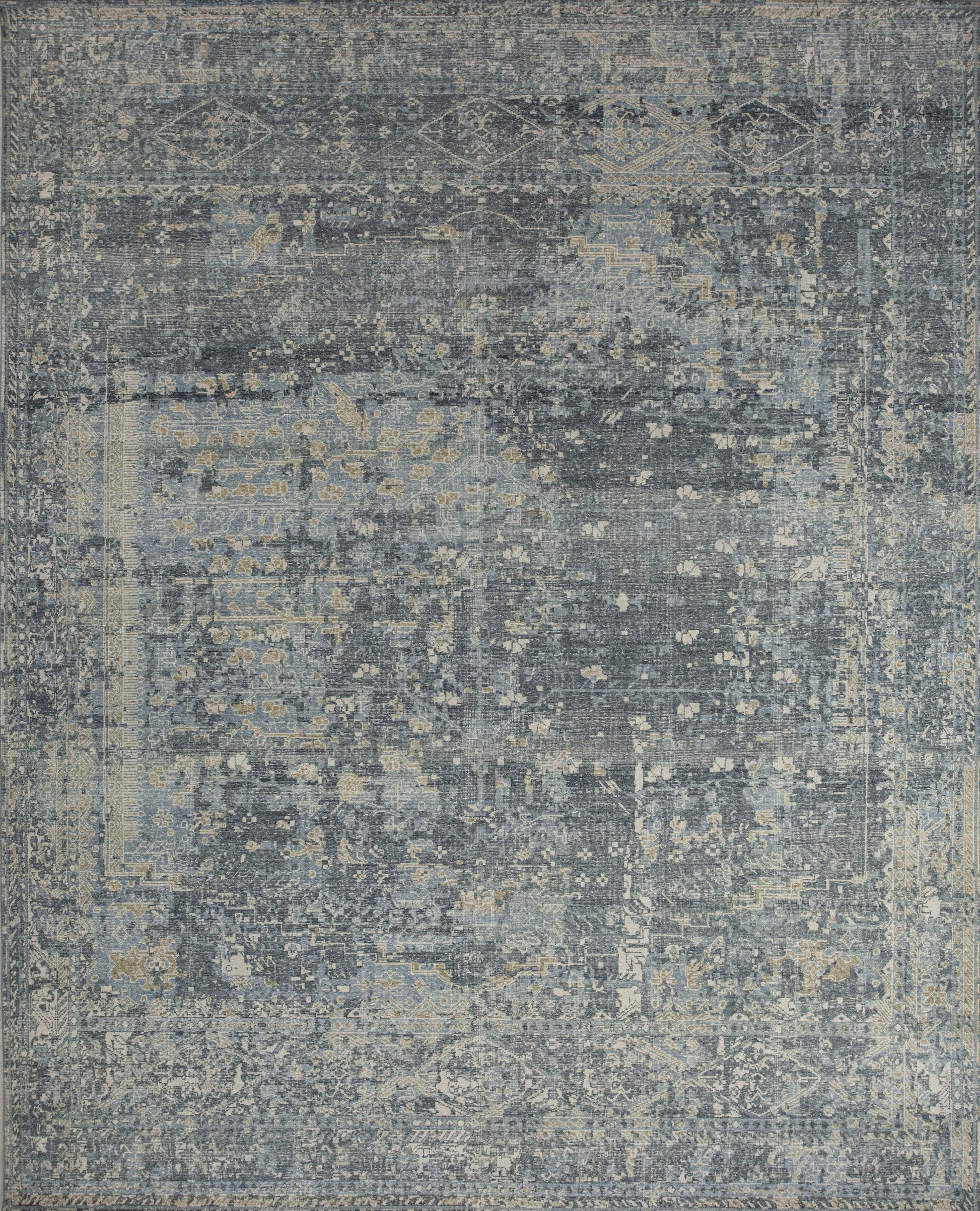 This breathtaking rug was woven with the high-quality vintage style. The design features cotton plants covered with an aged appearance. Furthermore, the duo-color scheme have variations of gray and beige.