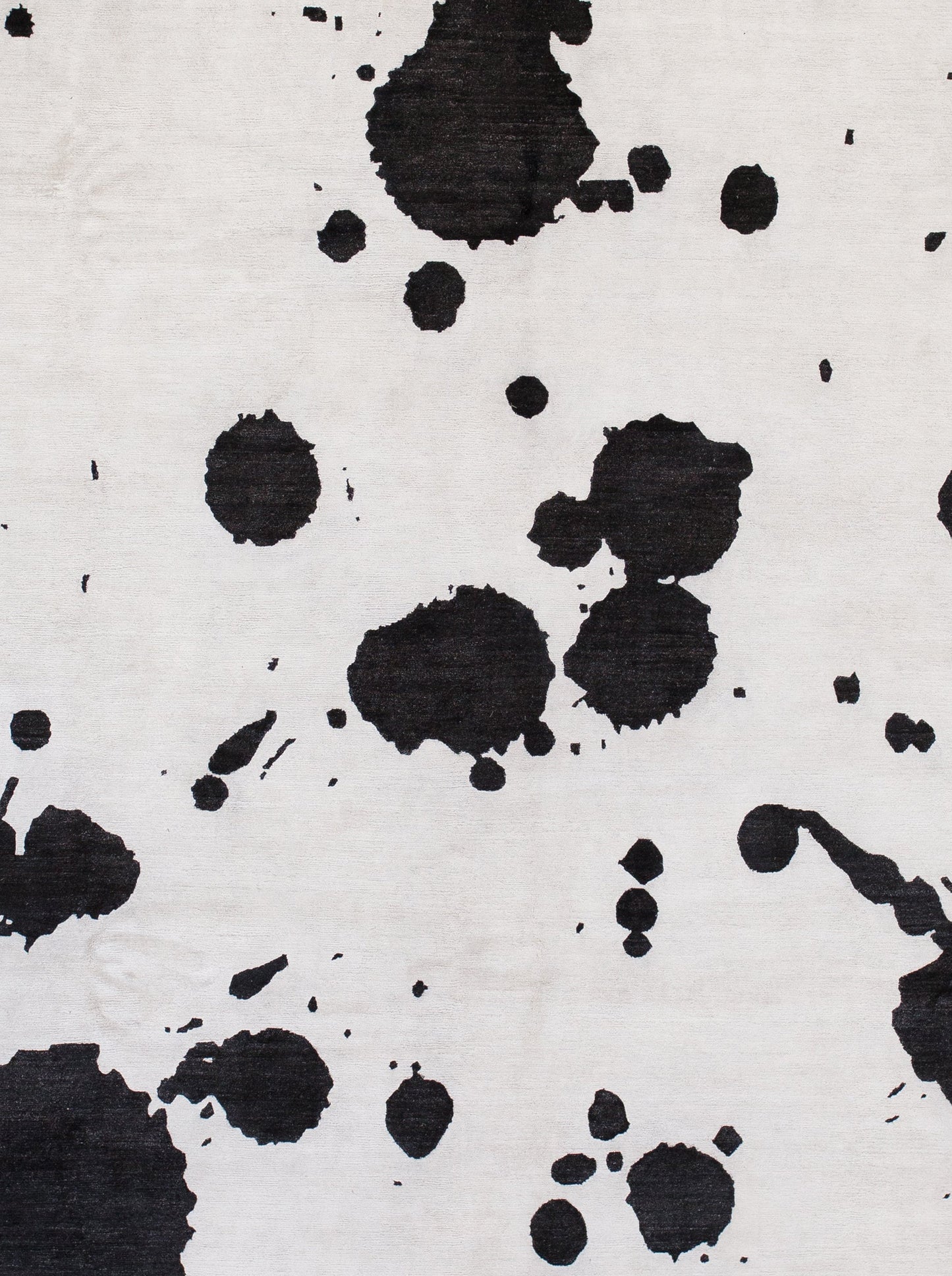 The close up for this rug shows the rug texture of the black splash pattern.